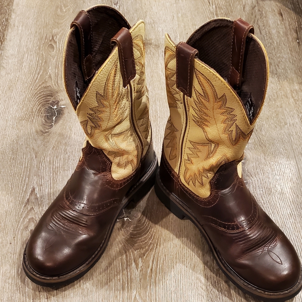 Men's original workbooks by Justin boots.